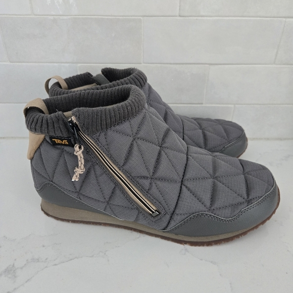 NWOT Teva Re Ember Mid Quilted Puffer Boots Ankle Bootie Zip Gray Tan Size 9 - Picture 1 of 8